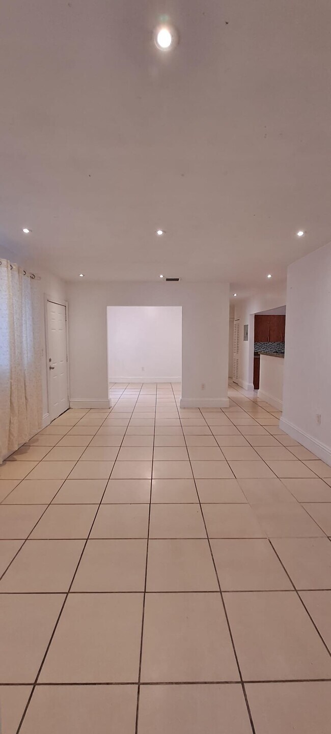 Building Photo - 3030 NW 68th St