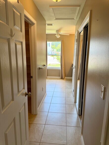 Building Photo - 500 Baywood Ct