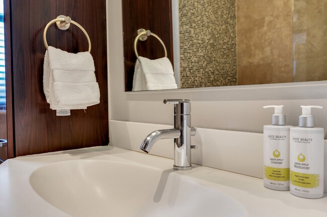 Building Photo - 70 E Walton St