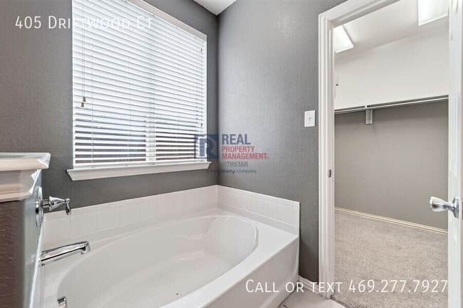 Building Photo - 405 Driftwood Ct