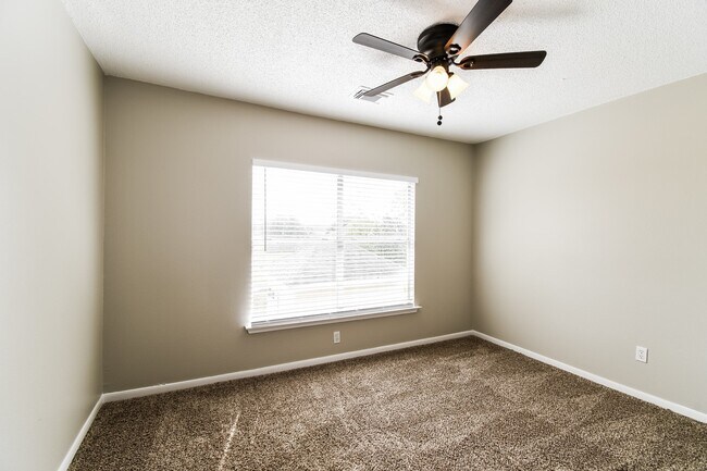 Building Photo - 5306 Spring Branch Dr