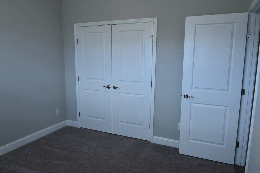 Building Photo - 3005 Primrose Ln