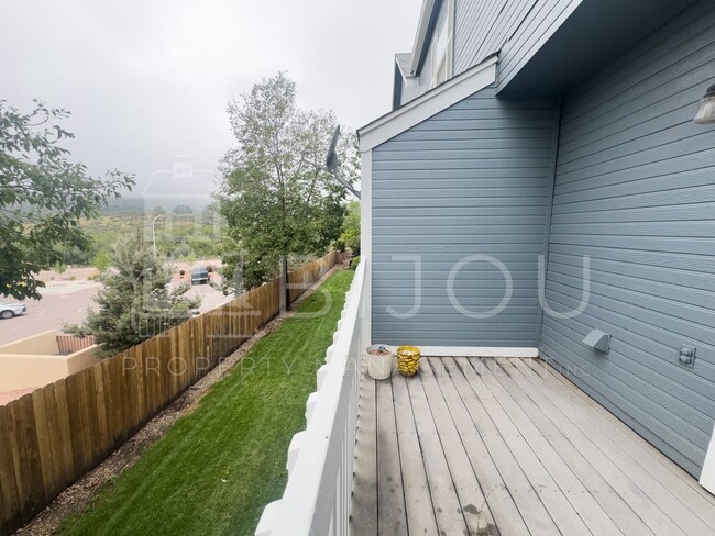 Building Photo - Gold Hill Townhome