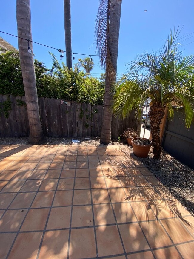 Building Photo - 6636 Del Playa Dr