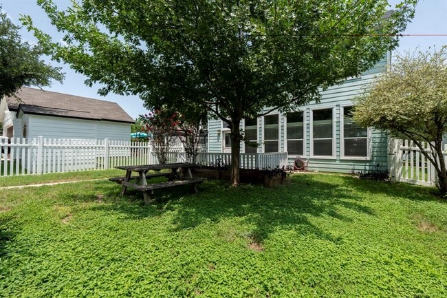 Building Photo - 423 Wetzel