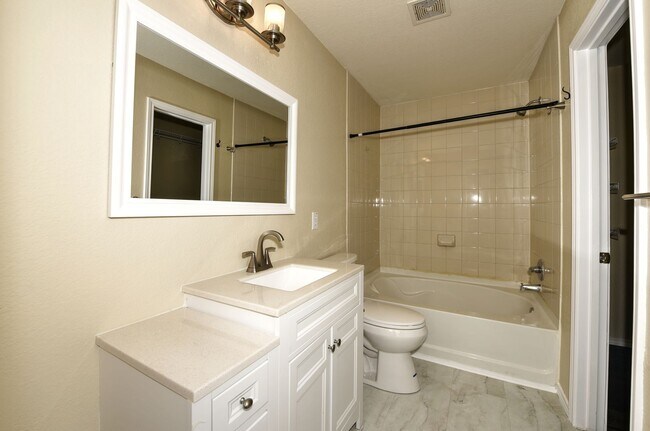 Building Photo - ONE STORY  |  GREAT LOCATION  |  NEAR 1605...