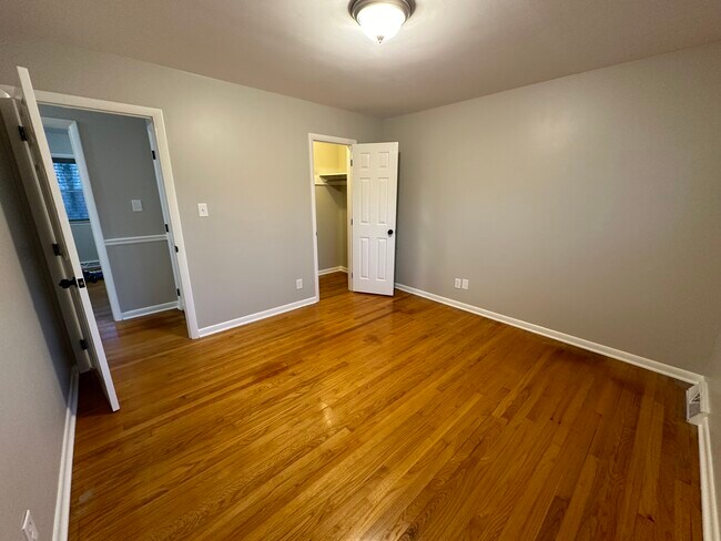 Building Photo - 500 Peachwood Pl