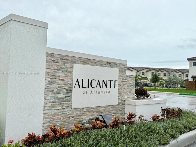 Building Photo - 2760 SE 23rd Ave