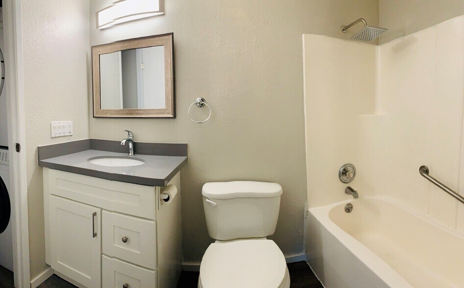 Building Photo - 12626 NE 118th St, Apt 2