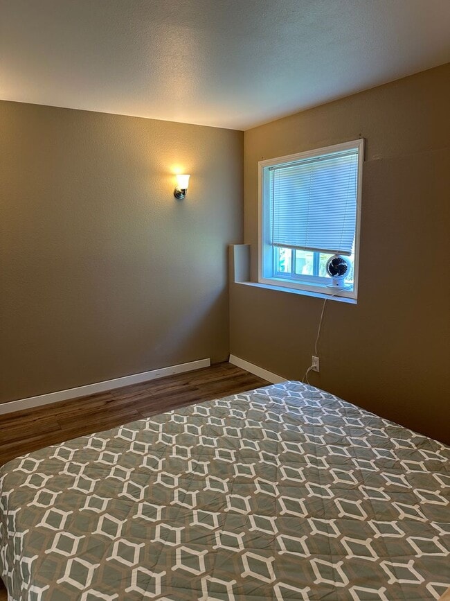 Building Photo - Ranch Living! Large 2 Bedroom/2 Bath