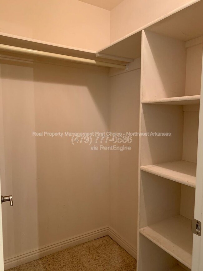 Building Photo - 300 Genesis Dr