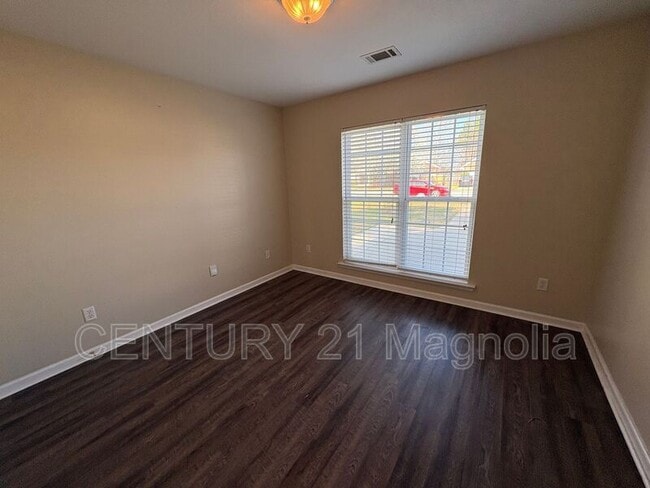 Building Photo - 338 Old Walnut Branch