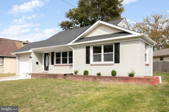 Building Photo - 212 E Cuthbert Blvd