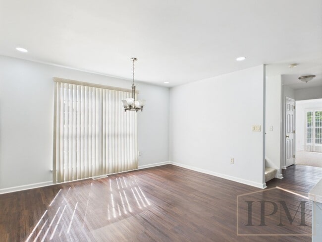 Building Photo - Available Now - 3 Bedroom Home in Dallasto...