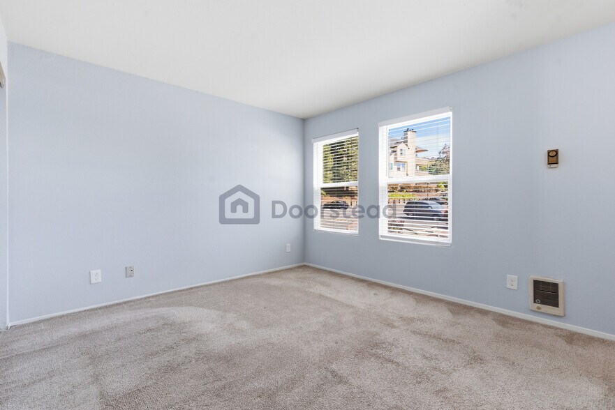 Building Photo - 675 Newbury Ln