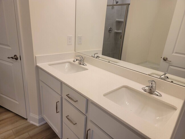 Building Photo - Charming 3BR Townhome in Durham