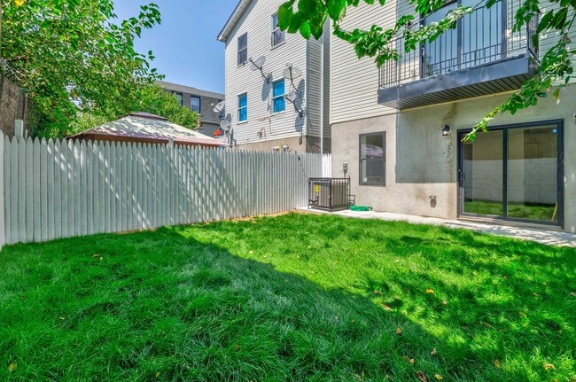 Building Photo - 85 Myrtle Ave