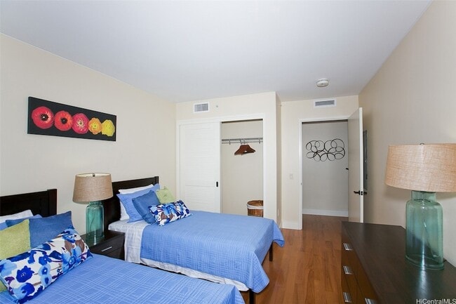 Building Photo - 1551 Ala Wai Blvd