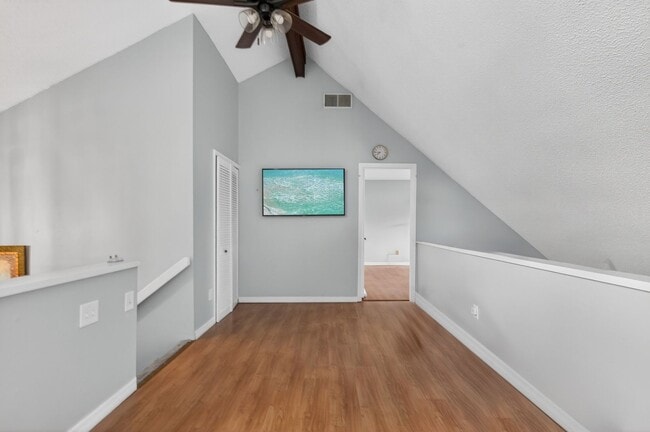 Building Photo - Cozy 3 Bedroom Available in Tampa!