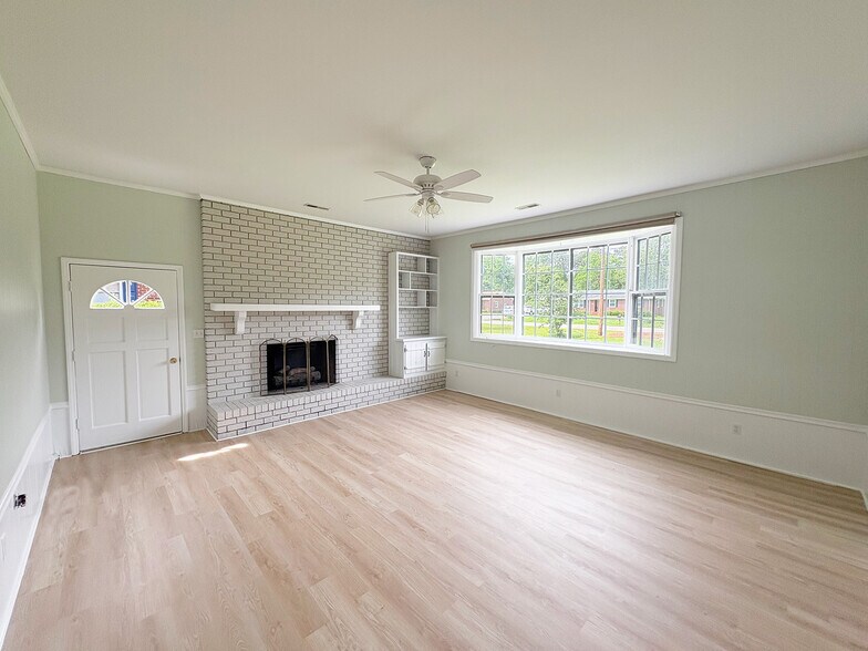 Building Photo - 109 Foxwood Ln