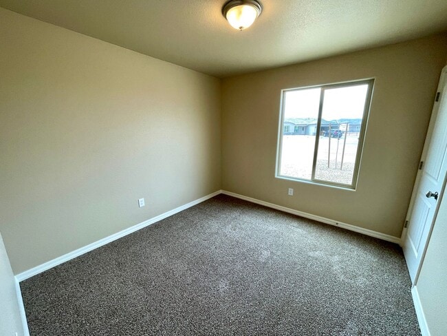 Building Photo - Built in 2024, 3 bedroom, 2 bathroom home located in Golden Valley, AZ
