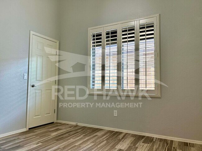 Building Photo - 879 S Phelps Dr