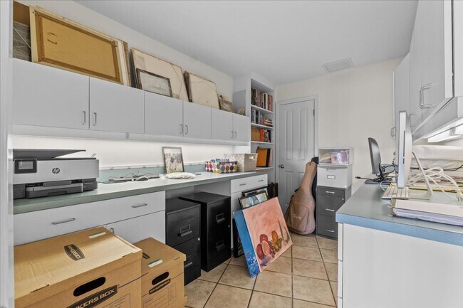 Building Photo - 3824 Gaines Dr