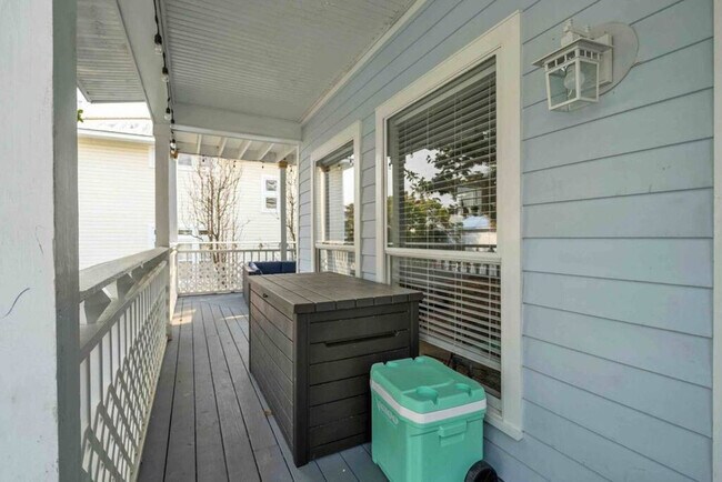 Building Photo - 61 Sunfish St