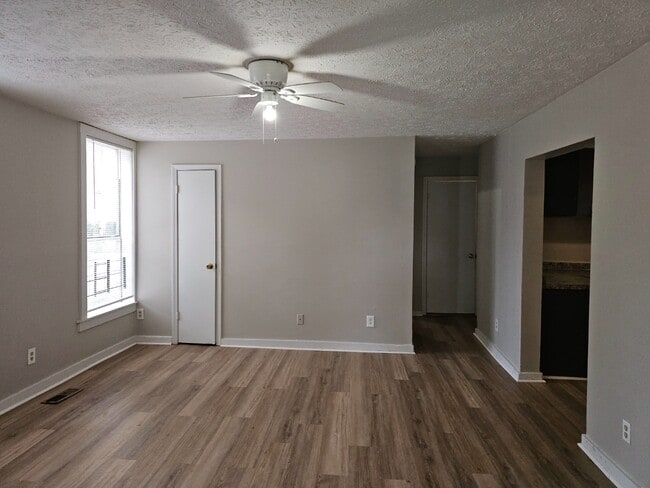 Building Photo - 422 Meriwether St