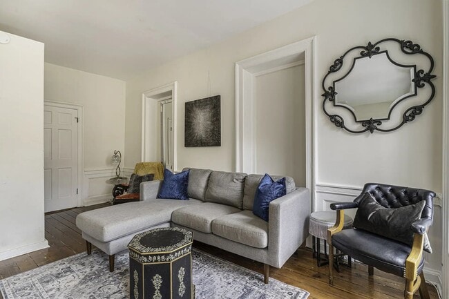 Building Photo - 342 King St