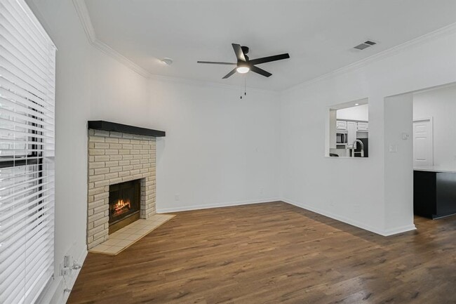 Building Photo - 1307 Kinney Ave