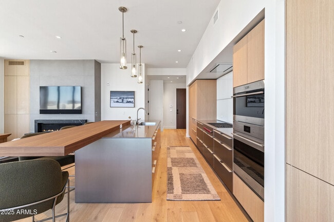 Building Photo - 5000 N Camelback Rdg Dr