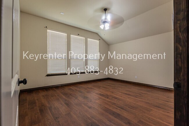Building Photo - 2405 SW 138th St