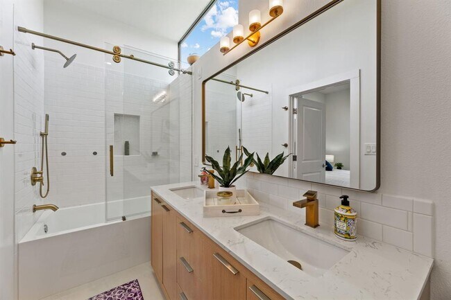 Building Photo - 5809 Toscana Ave