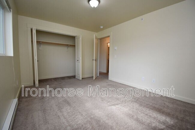 Building Photo - 807 W Villard St