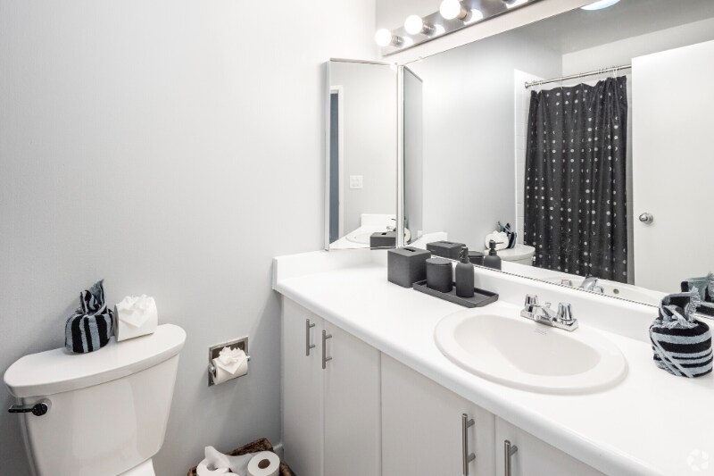 Building Photo - 445 N Peshtigo Ct