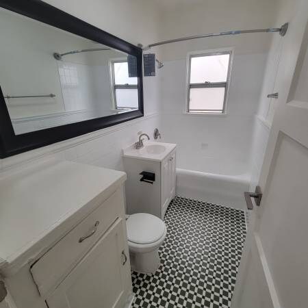 Building Photo - 1509 12th Ave