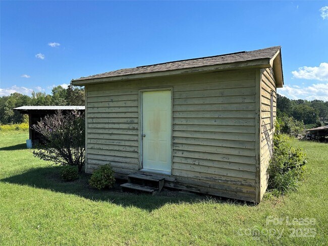 Building Photo - 147 Sinclair Rd
