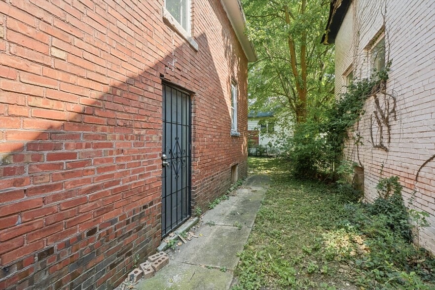 Building Photo - 1908 N Union St
