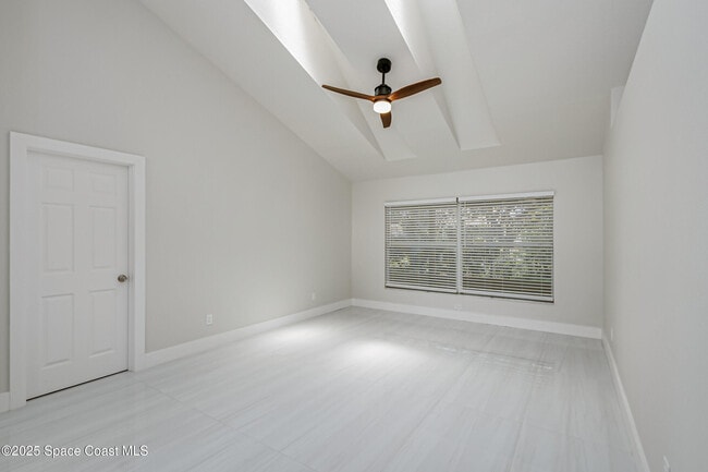 Building Photo - 1885 Fox Bay Dr