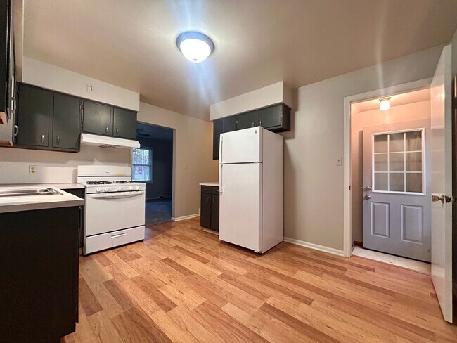 Building Photo - Wallace Ave 3189/3191