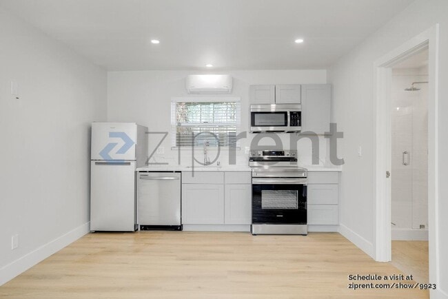 Building Photo - 1815 San Andres St