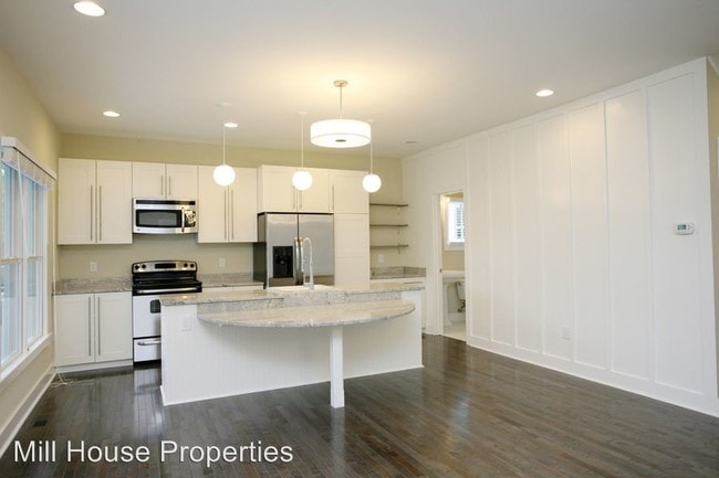 Primary Photo - 5 br, 4 bath House - 104 B East Carr Street