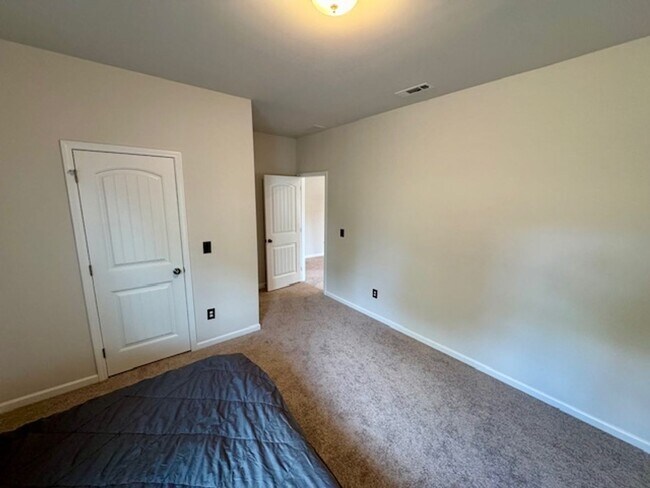 Building Photo - UP TO $500 OFF ONE MONTH!
