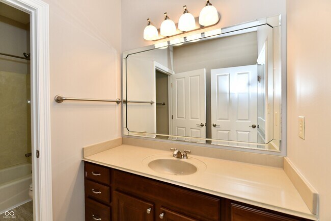 Building Photo - 8555 One W Dr