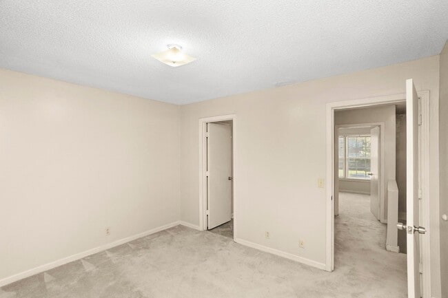 Building Photo - 718 Holder Dr