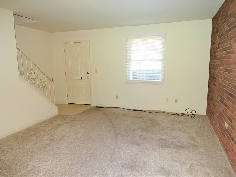 Building Photo - 112 Garden Ave