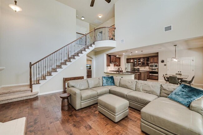 Building Photo - 18120 Lipan Apache Cove