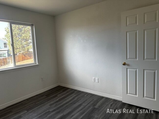 Building Photo - 10789 Vista Rd