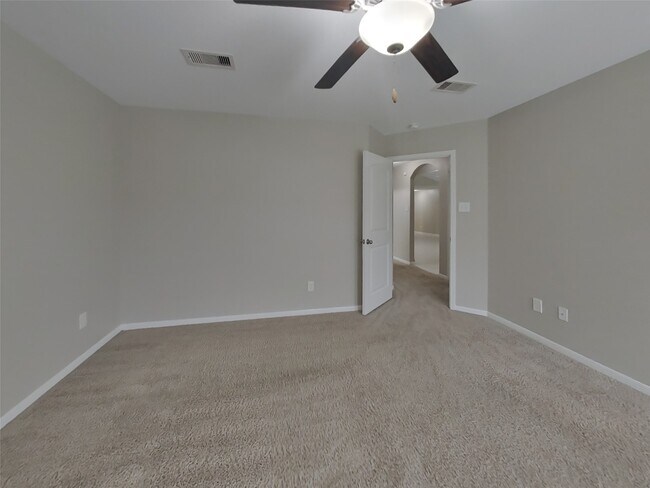 Building Photo - 328 Summer Horse Dr